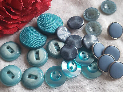 Panaché lot 24  boutons vintage bleu fin de série 1,2 à 1,9 cm ref 862