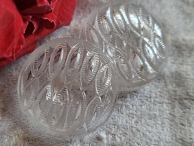 Duo gros boutons anciens en verre transparent motif creusé  2,6 cm ref 296