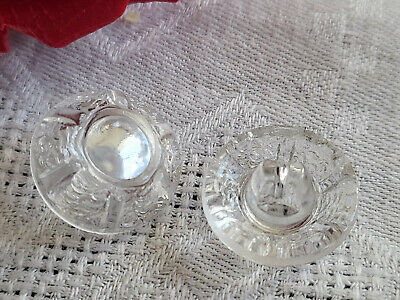 Duo boutons anciens en verre transparent motif en relief à pied 1,7  cm G14O