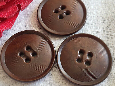 Trio gros boutons anciens en corozo  damassé marron diamètre 2,7 cm ref 110