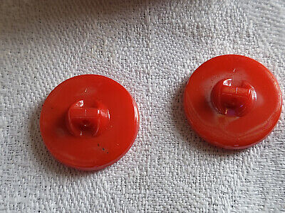 Duo boutons anciens en verre rouge mordoré  pied travaillé 1,7 cm G18G