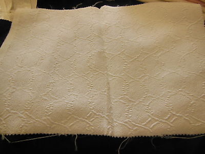 Ancien tissu blanc motif gaufré 44 cm sur 31 cm année 50  B6