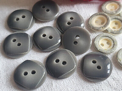 Panaché lot 19  boutons vintage gris à pied 2 séries 1,3 et  1,7 cm ref 1146