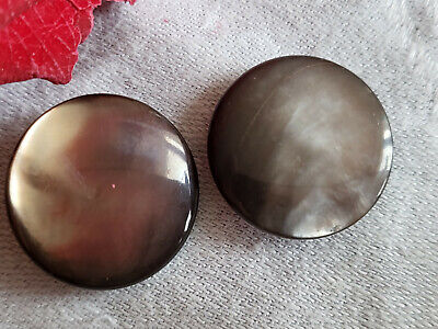 Duo boutons anciens en nacre marron à pied 2 cm G7F
