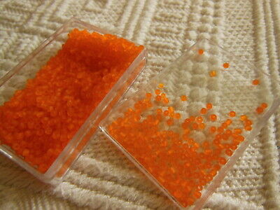 Lot environ 20 grammes de perles de rocaille orange  mat  n°65