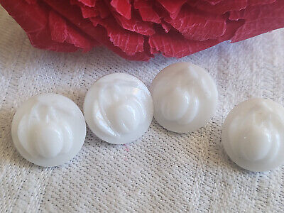 Lot 4 boutons anciens en verre blanc motif abricot collection  1,3 cm G9C