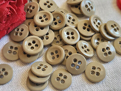 Lot 50 boutons marron/gris petits 4 tous diamètre 1,2 cm ref 640