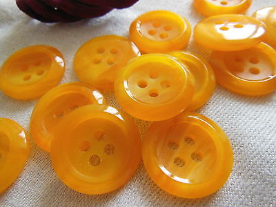 Lot 6 boutons vintage jaune orangé  4 trous diamètre 2,1 cm ancien ref 1545