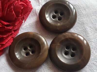 Trio gros boutons anciens en corozo marron diamètre 3,1 cm ref 1508