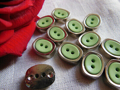 Lot 12 petits boutons vintage vert  alliage argenté 1,1 sur 1,3 cm ref 4390