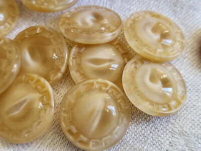 Lot 6 boutons anciens en verre beige laiteux vintage  diamètre: 1,7 cm ref 221