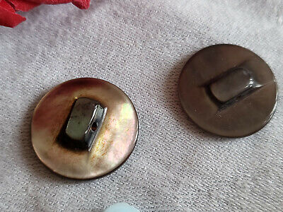 Duo boutons anciens en nacre marron à pied 2 cm G7F
