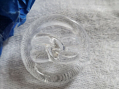 Epais bouton ancien en verre transparent motif relief gros 2,6 cm D13J