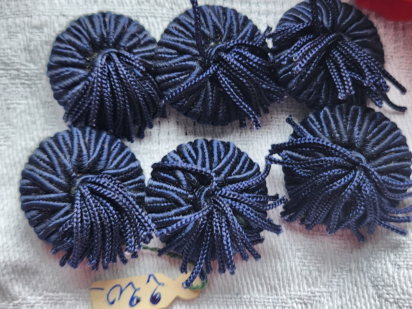 lot 6 boutons anciens en passementerie bleu pendant 2,1 cm ref 7029