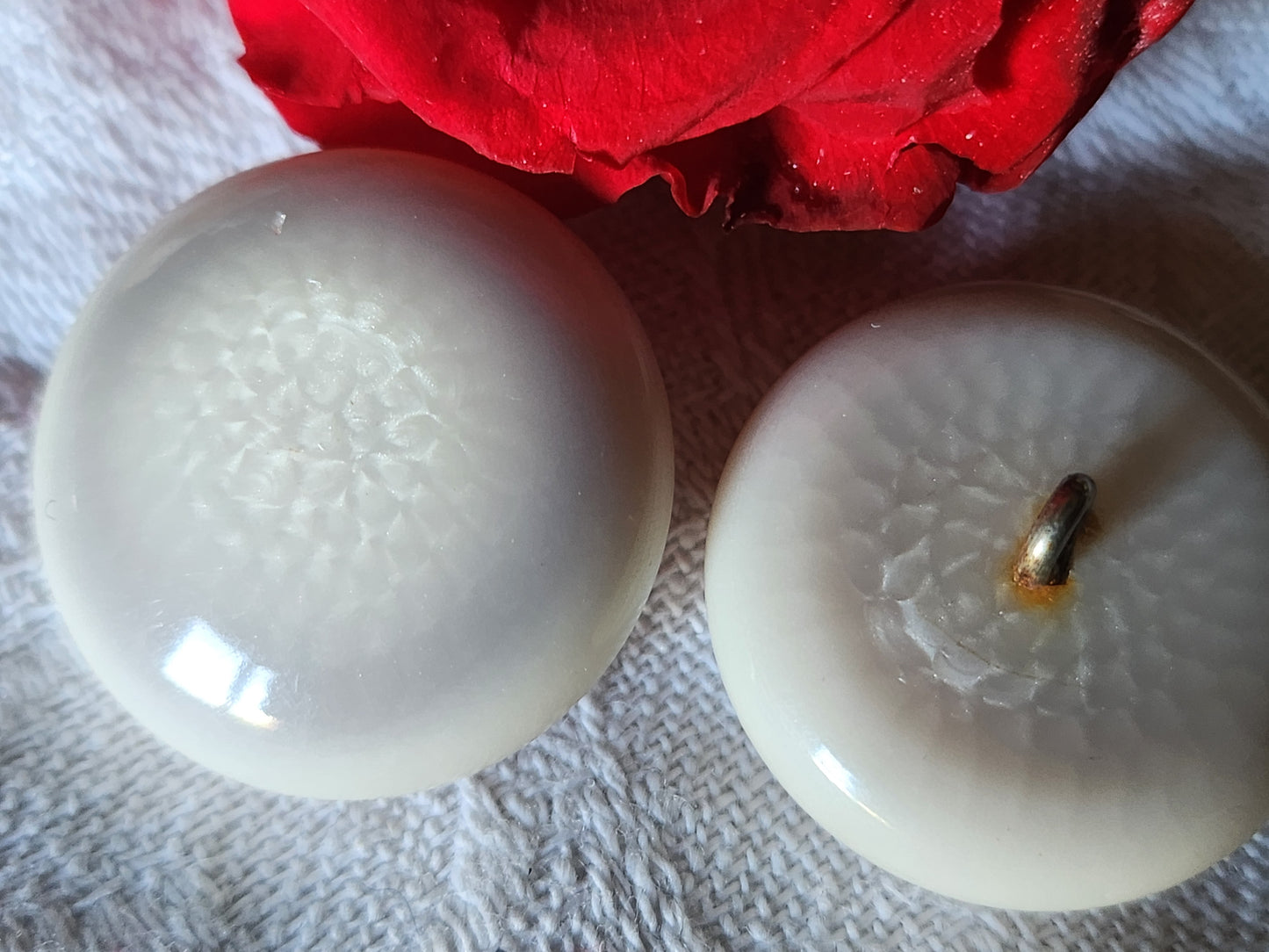 Duo gros et lourds boutons vintage gris camaïeu pied métal 2,5 cm ref 3575