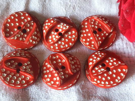 Collection lot 6 boutons anciens rouge point blanc effet plié 2,3 cm ref 7009