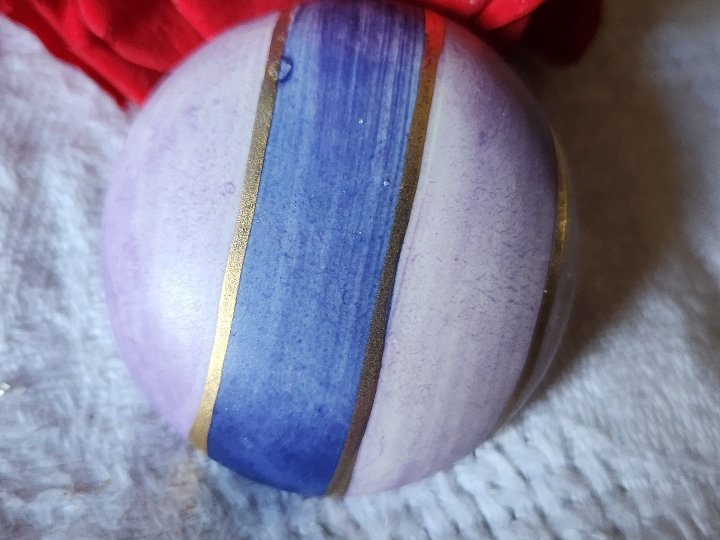 Enorme bouton vintage céramique parurier 3,2 cm pied violet D19N