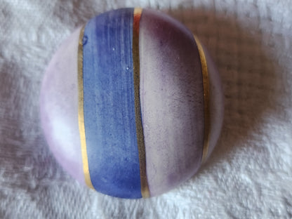 Enorme bouton vintage céramique parurier 3,2 cm pied violet D19N
