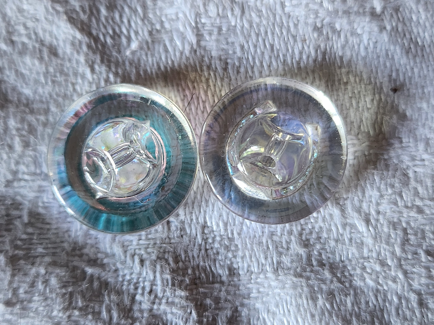 Duo boutons anciens en verre mordoré couleur changeante 1,5 cm D19C