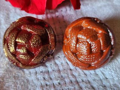 Duo boutons anciens en verre marron travaillé diamètre 1,7 cm D19D