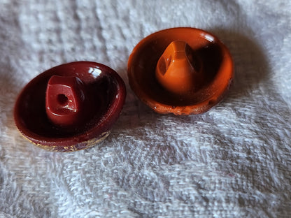 Duo boutons anciens en verre marron travaillé diamètre 1,7 cm D19D