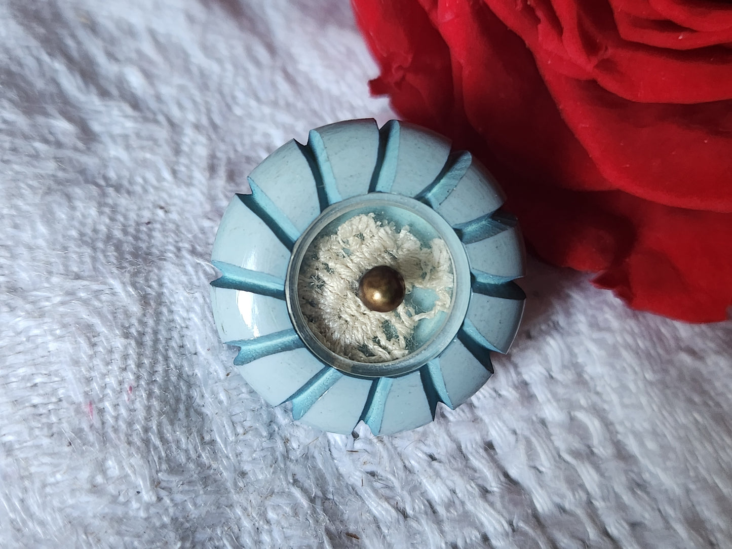 Collection superbe bouton ancien bleu cœur inclusion dentelle original1,8 cm ref 7027