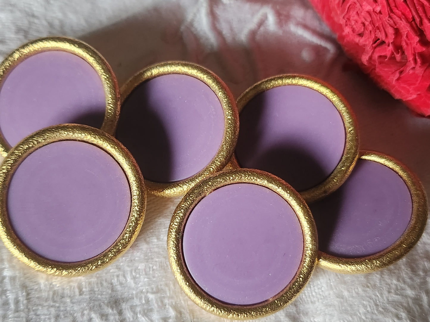 Lot 6 gros et lourds boutons vintage violet doré métal 2,8 cm ref 7025