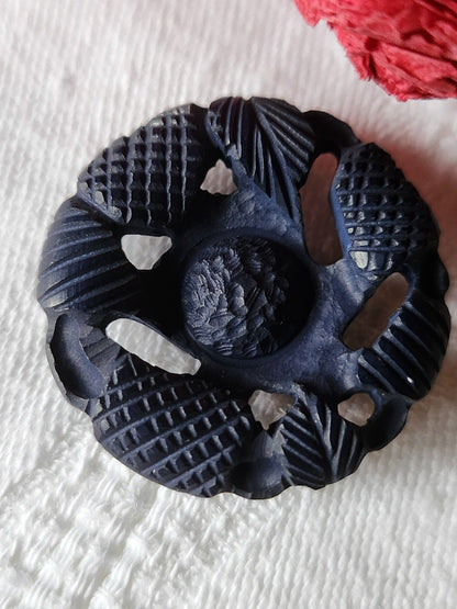 Gros bouton ancien bleu foncé mat marguerite ajouré 2,9 cm pied collection ref 7071