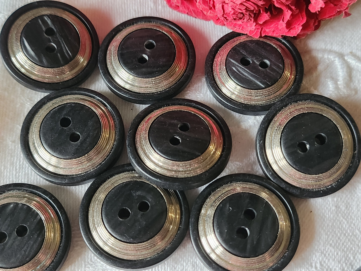 Lot 9 gros boutons vintage gris travaillé 2,7 cm trous ref 7074