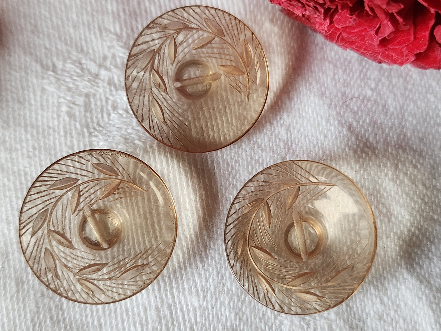 Trio boutons vintage lucite ciselé transparent pied 2 cm D4O