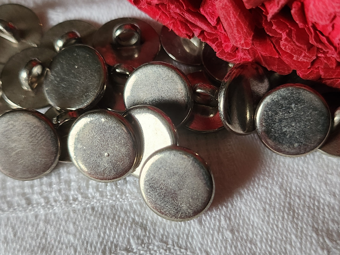 Lot 20 boutons en metal argenté lisse pied 1,3 cm ref 7077