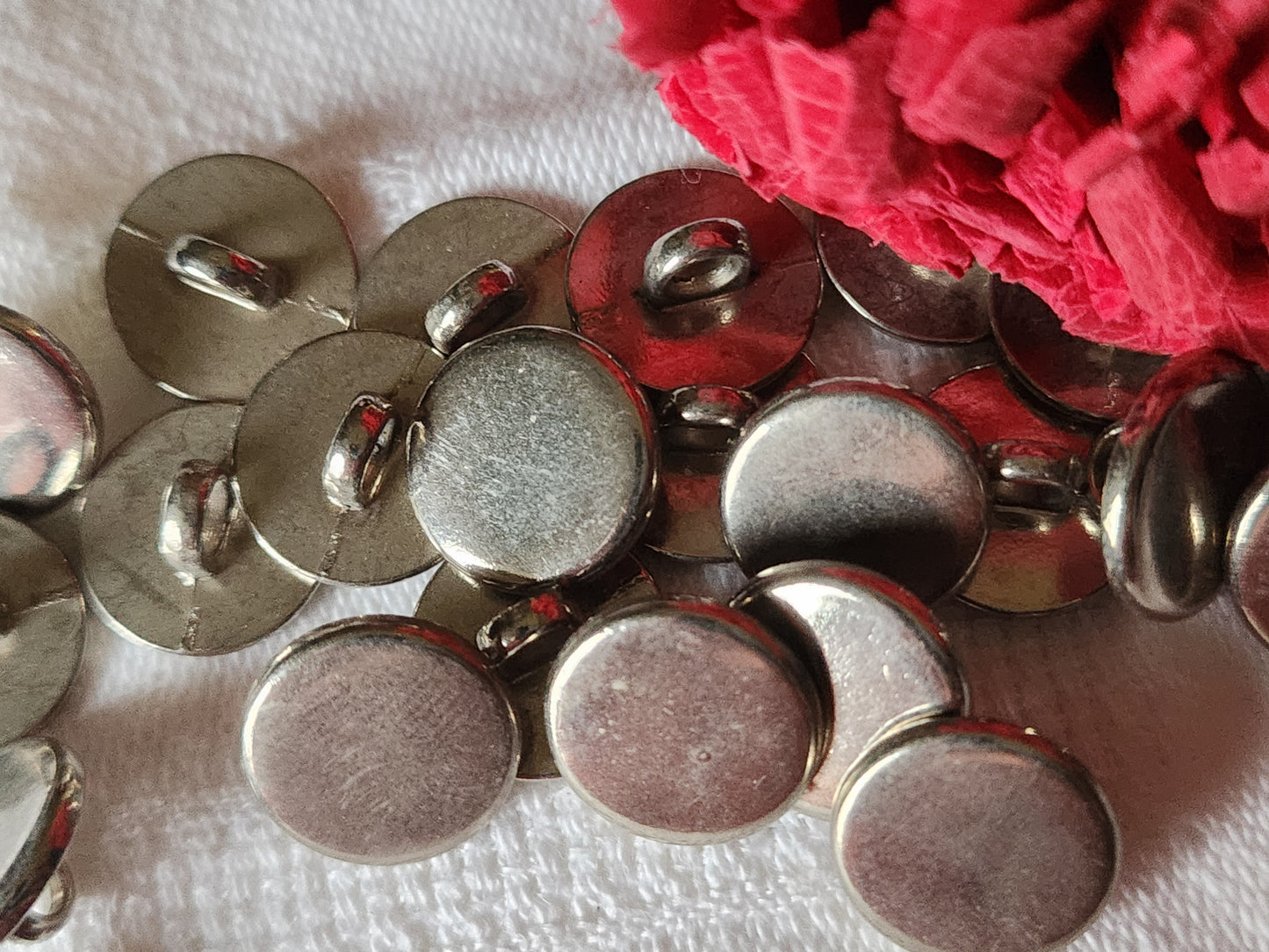 Lot 20 boutons en metal argenté lisse pied 1,3 cm ref 7077