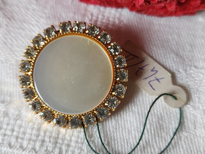Gros bouton vintage coeur en nacre couronne de strass métal doré 2,7 cm D4L