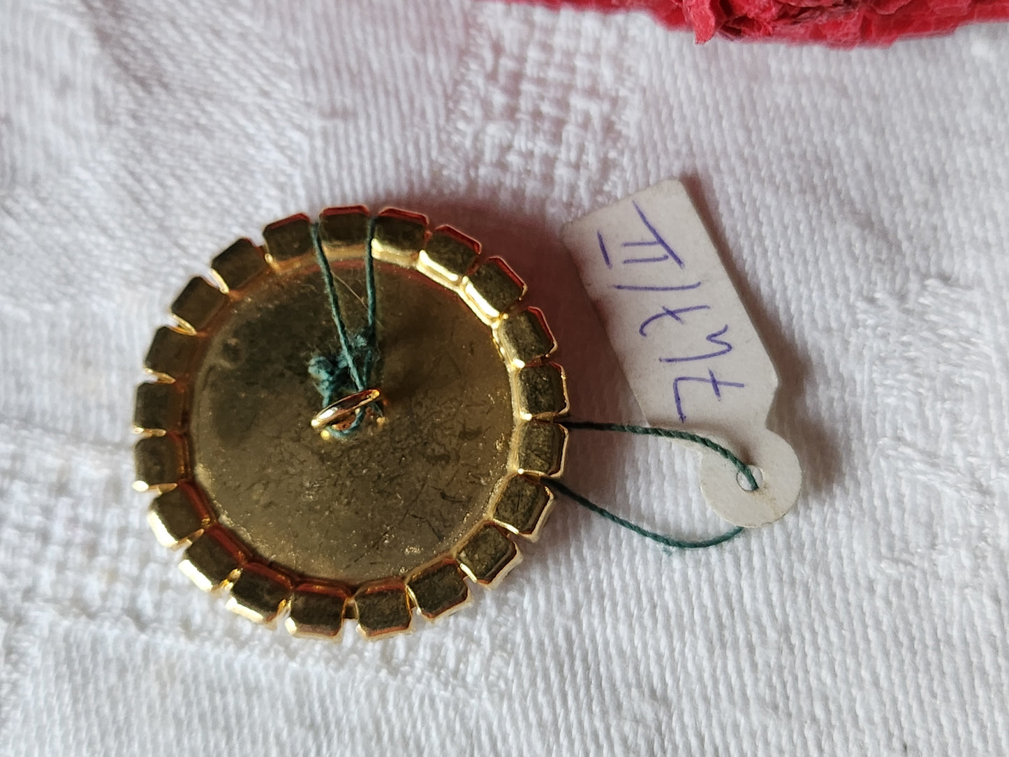 Gros bouton vintage coeur en nacre couronne de strass métal doré 2,7 cm D4L