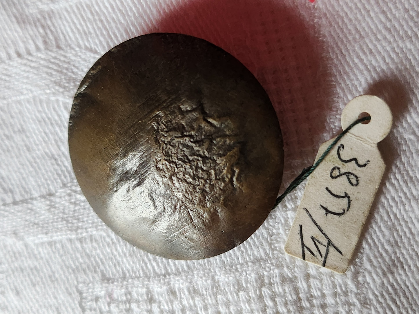 Gros bouton vintage en métal ombragé à pied joli 3 cm D4R