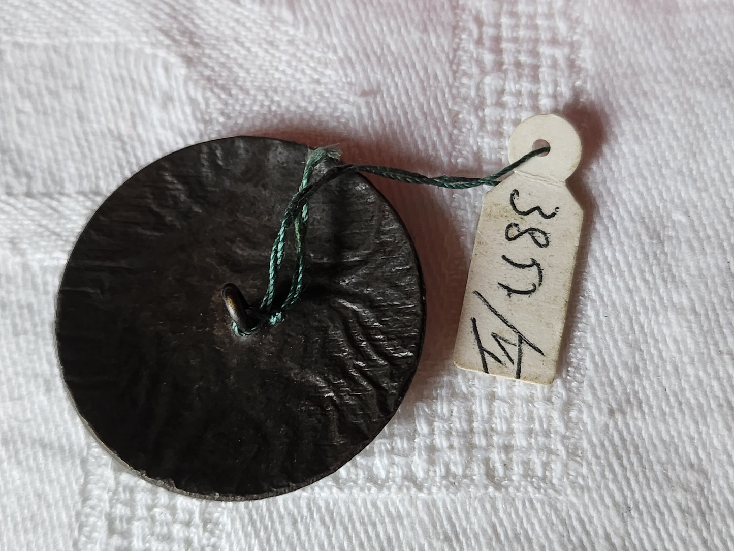 Gros bouton vintage en métal ombragé à pied joli 3 cm D4R