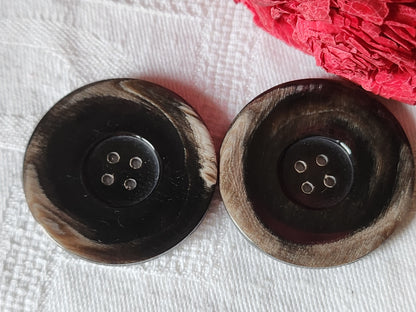 Duo boutons anciens en corne 3,6 cm trou ref 7085