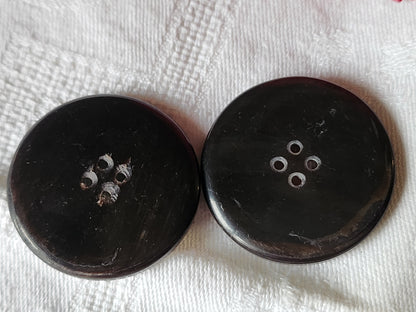 Duo boutons anciens en corne 3,6 cm trou ref 7085