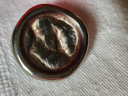 Bouton vintage en verre gris metalisé 2,6 cm pied D18I