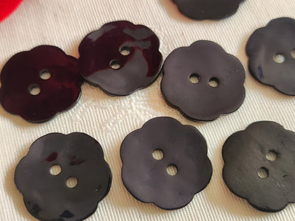 Lot 8 boutons vintage en nacre bleu quasi noir fleur trous  2 cm ref 6347
