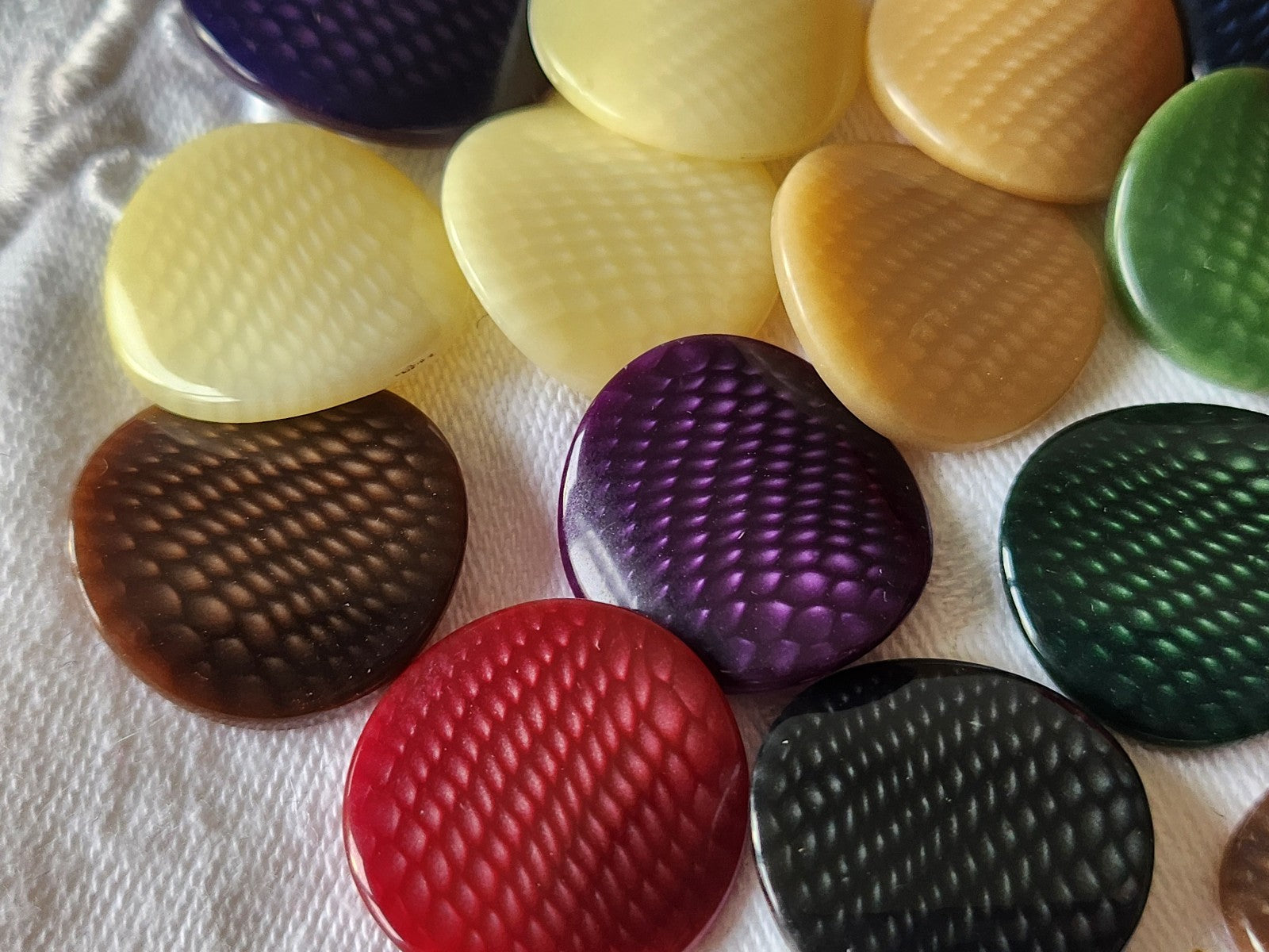 Lot 34 boutons vintage panaché mm modéle pied 1,7 à 2,7 cm ref 3708