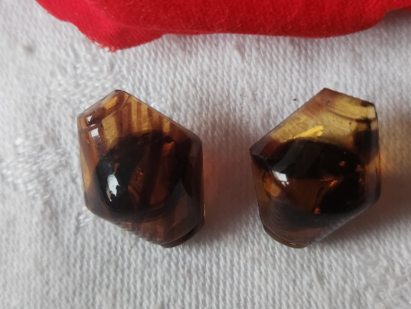 Duo boutons anciens en verre berlingot marron ecaille  1,4 sur 1,8 cm D9H