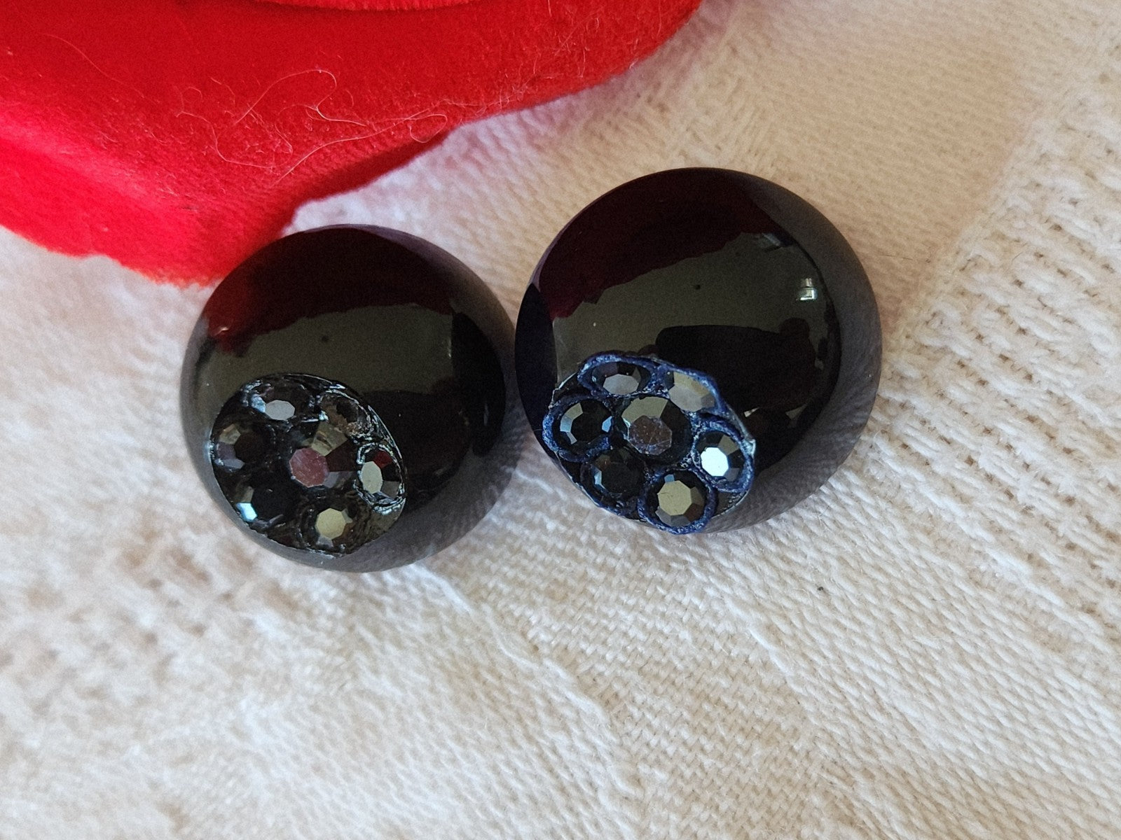 Duo boutons vintage parurier collection resine strass noie et bleu 1,7 cm G2B