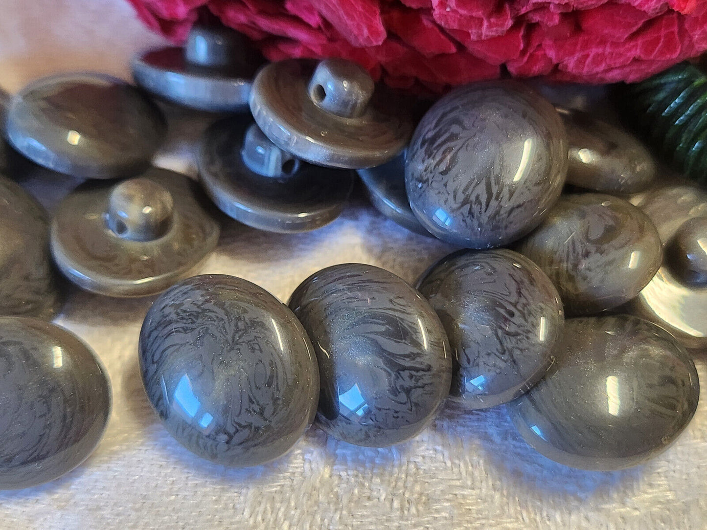 Lot 18 boutons vintage gris coeur moucheté ovale pied 1,2 sur 1,5 cm ref 0031