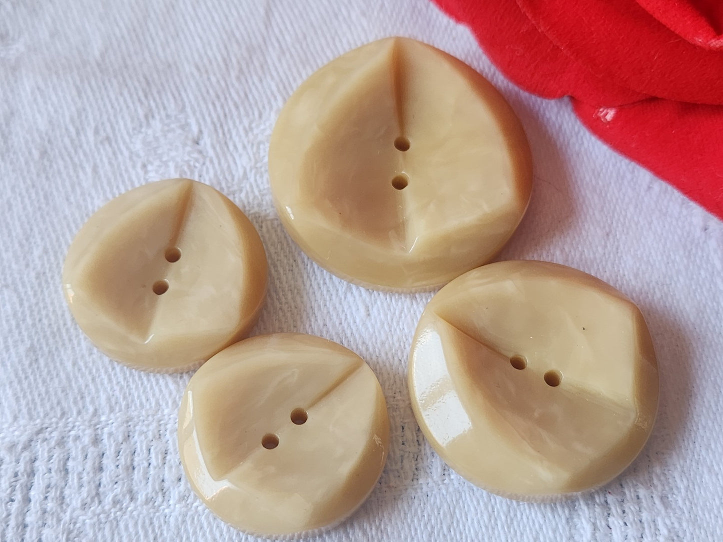 Lot 4 boutons vintage marbré 2,2 à 3 cm relief motif ref 3839