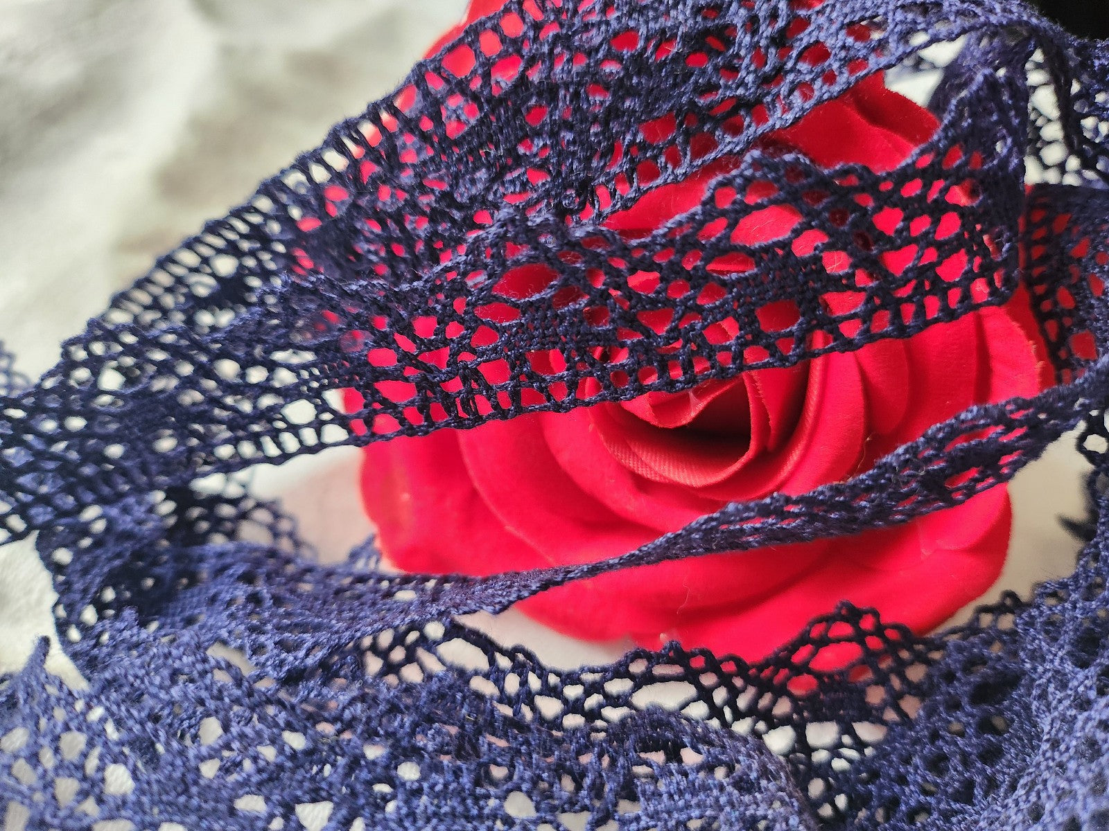 Dentelle vintage bleu foncé coton  3 métres sur 2 cm A3