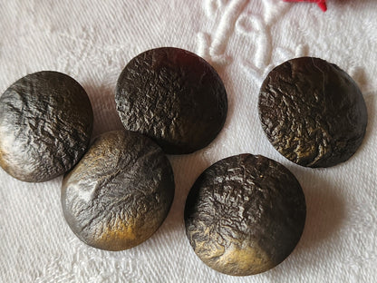 Lot 5 gros boutons vintage en métal texturé 2,5 cm pied ref 935