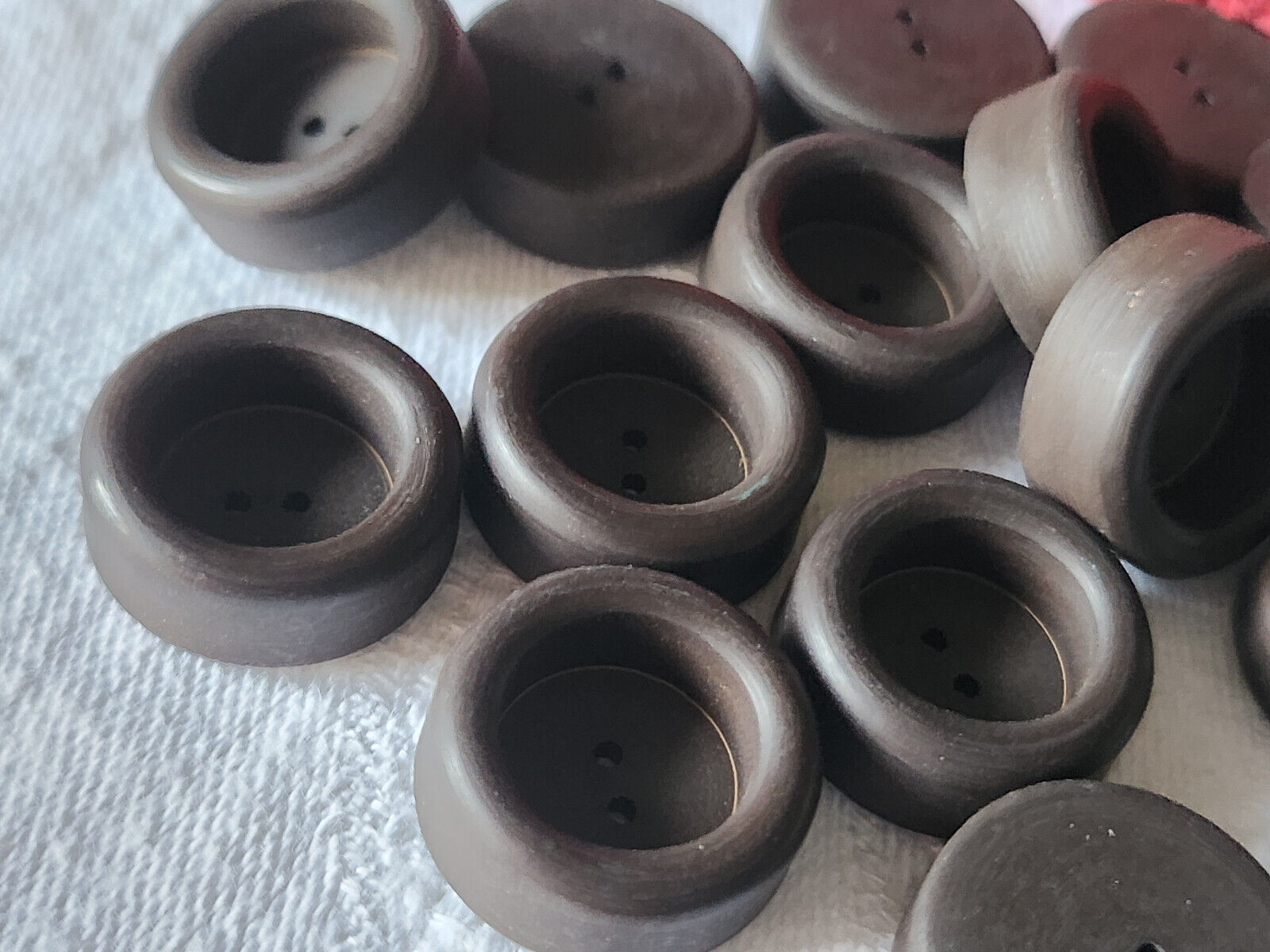 Lot 9 hauts boutons vintage marron mat trous  2 cm ref 3186