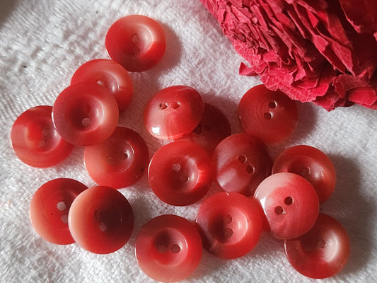 Lot 16 petits boutons rouge camaieu trou 1,2 cm ref 5280