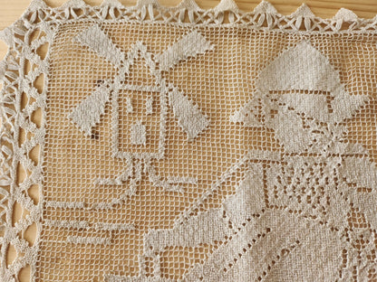 Grande application ancienne quelques brides a remanier moulins 30,5 sur 28cm  B8